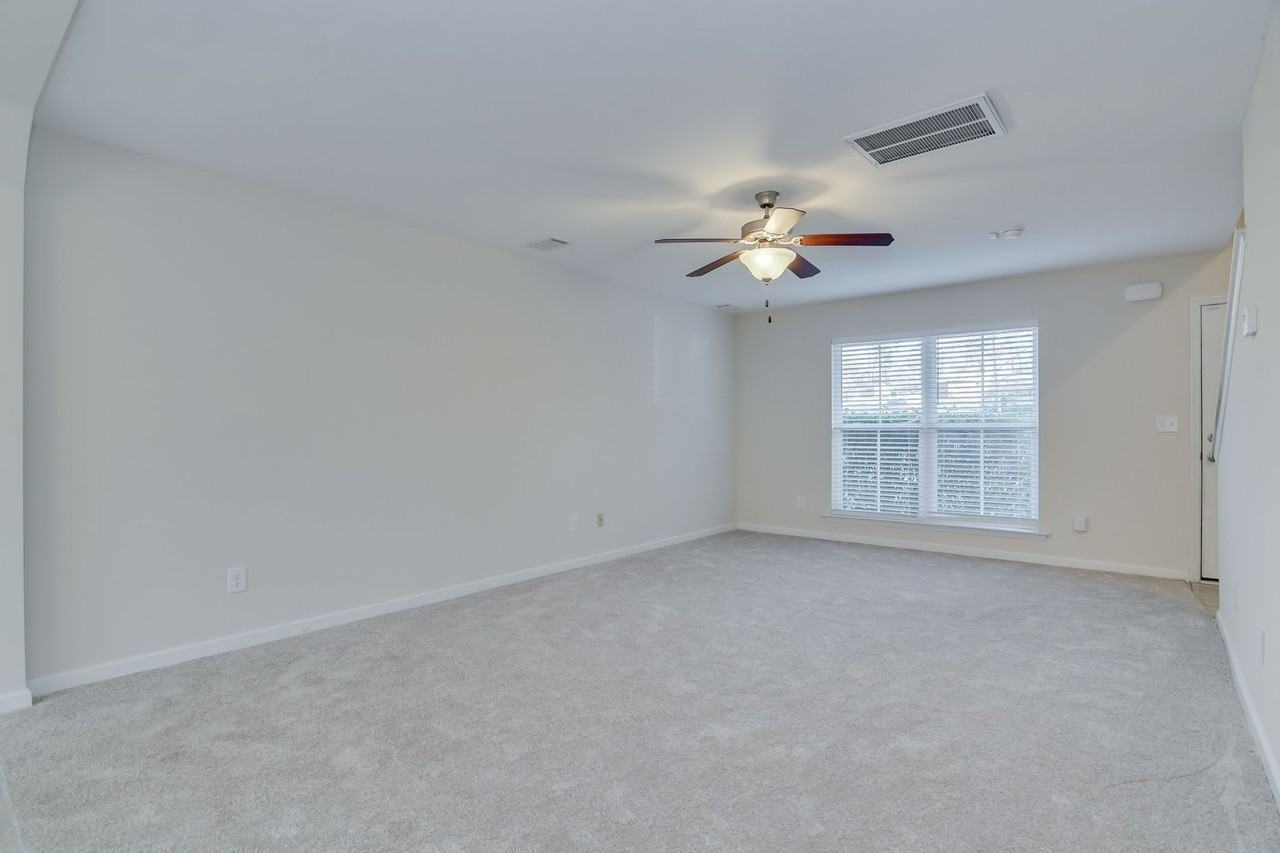 703 Sycamore Ct - Photo 6 of 25