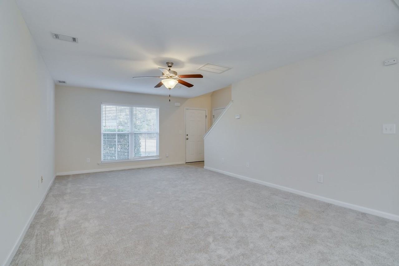 703 Sycamore Ct - Photo 7 of 25