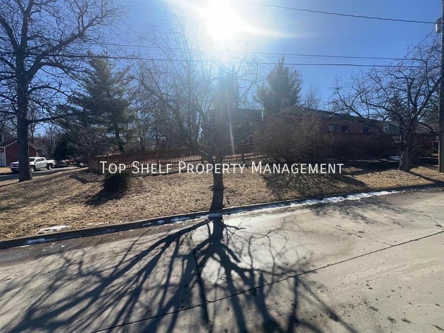 2118 Chautauqua Pkwy - Photo 2 of 16