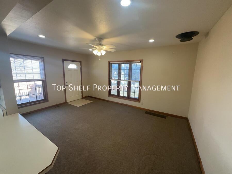 2118 Chautauqua Pkwy - Photo 3 of 16