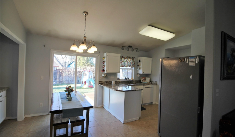 845 Aspen Pl - Photo 4 of 18