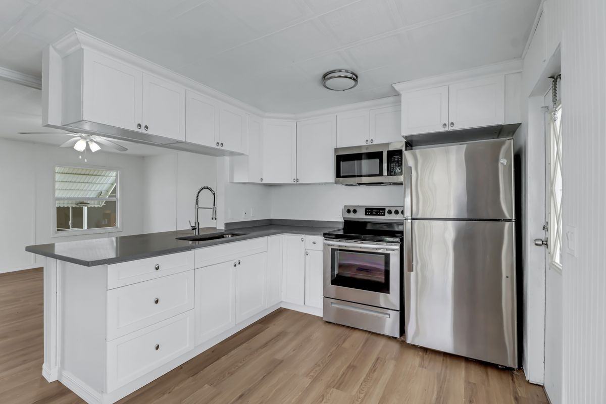 243 Tangerine Dr - Photo 2 of 14