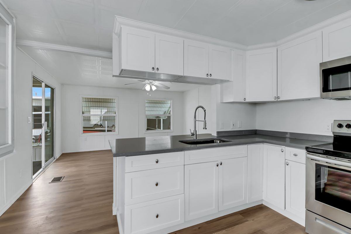 243 Tangerine Dr - Photo 3 of 14