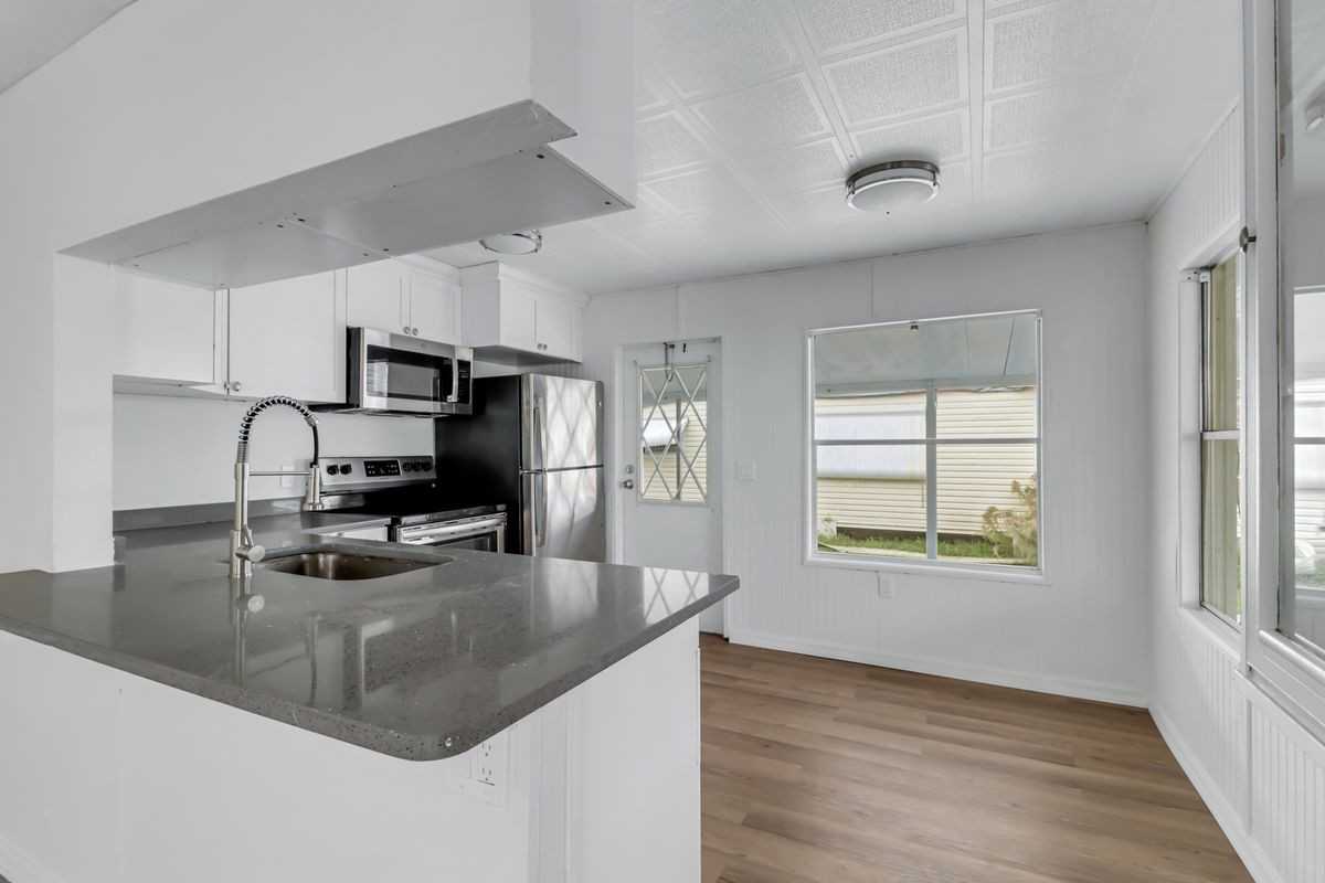 243 Tangerine Dr - Photo 4 of 14