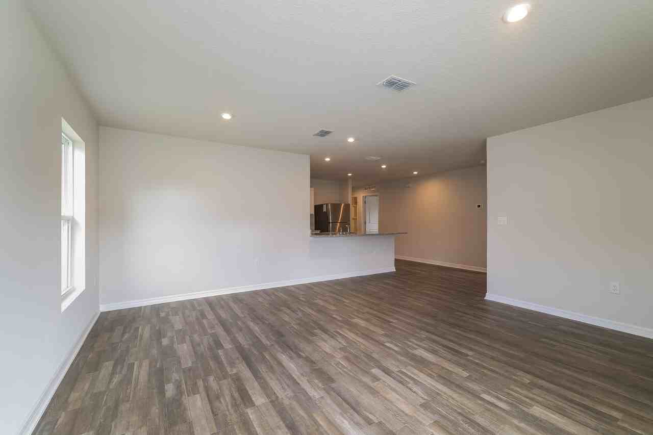 1427 Swan Ct - Photo 5 of 18