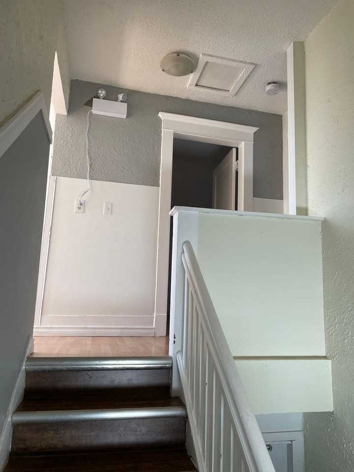 2 bedroom Unit in City Park - Photo 3 of 14