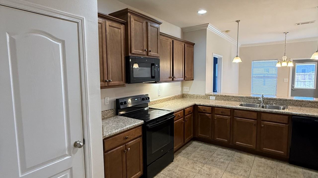 9335 Pembrook Loop - Photo 5 of 26