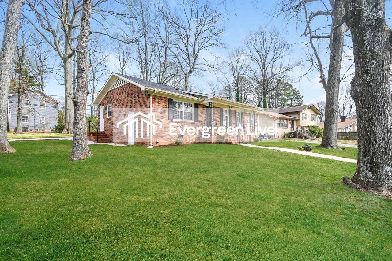 938 Squirrel Hill Rd - Photo 3 of 20