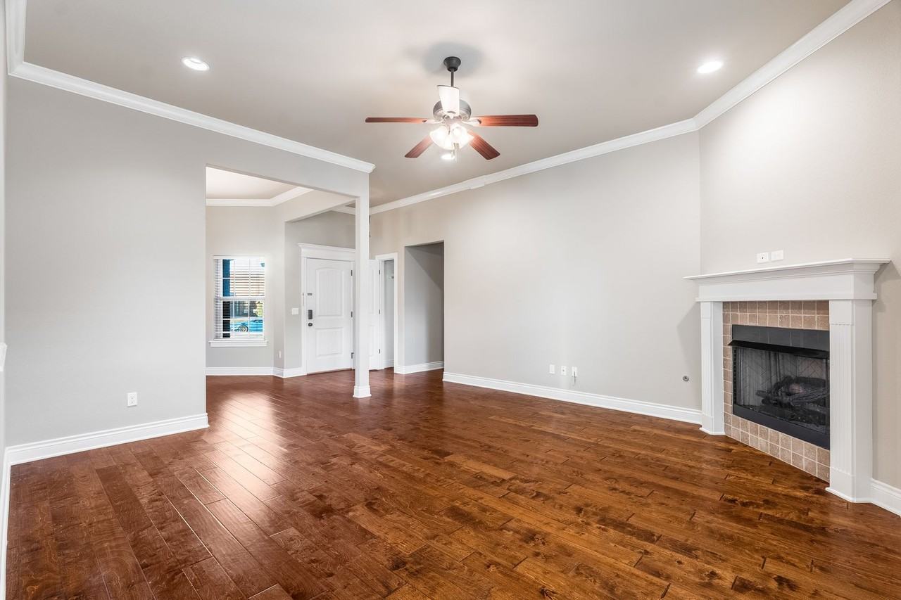7587 Brooklyn Ave - Photo 2 of 15