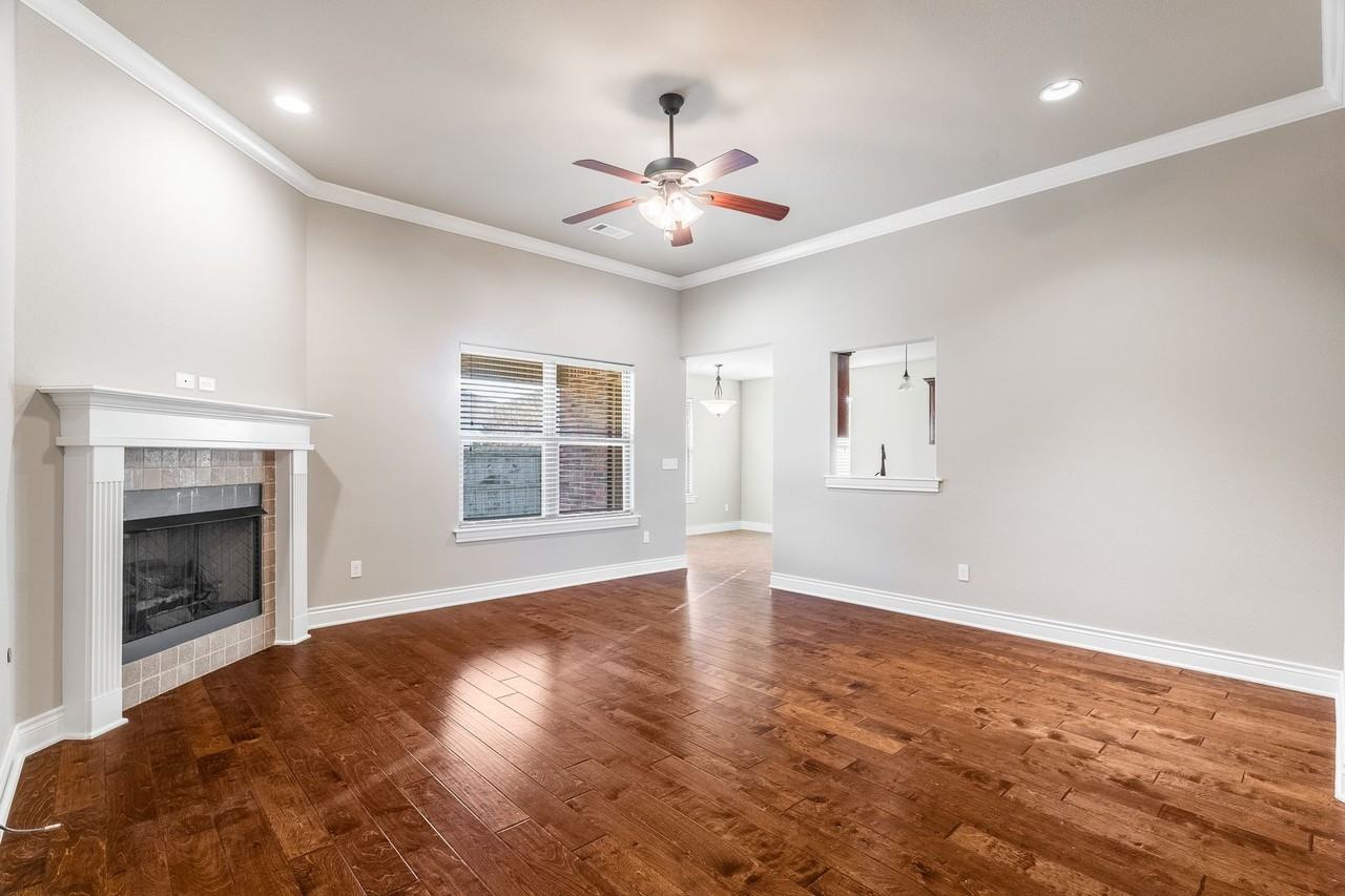 7587 Brooklyn Ave - Photo 3 of 15