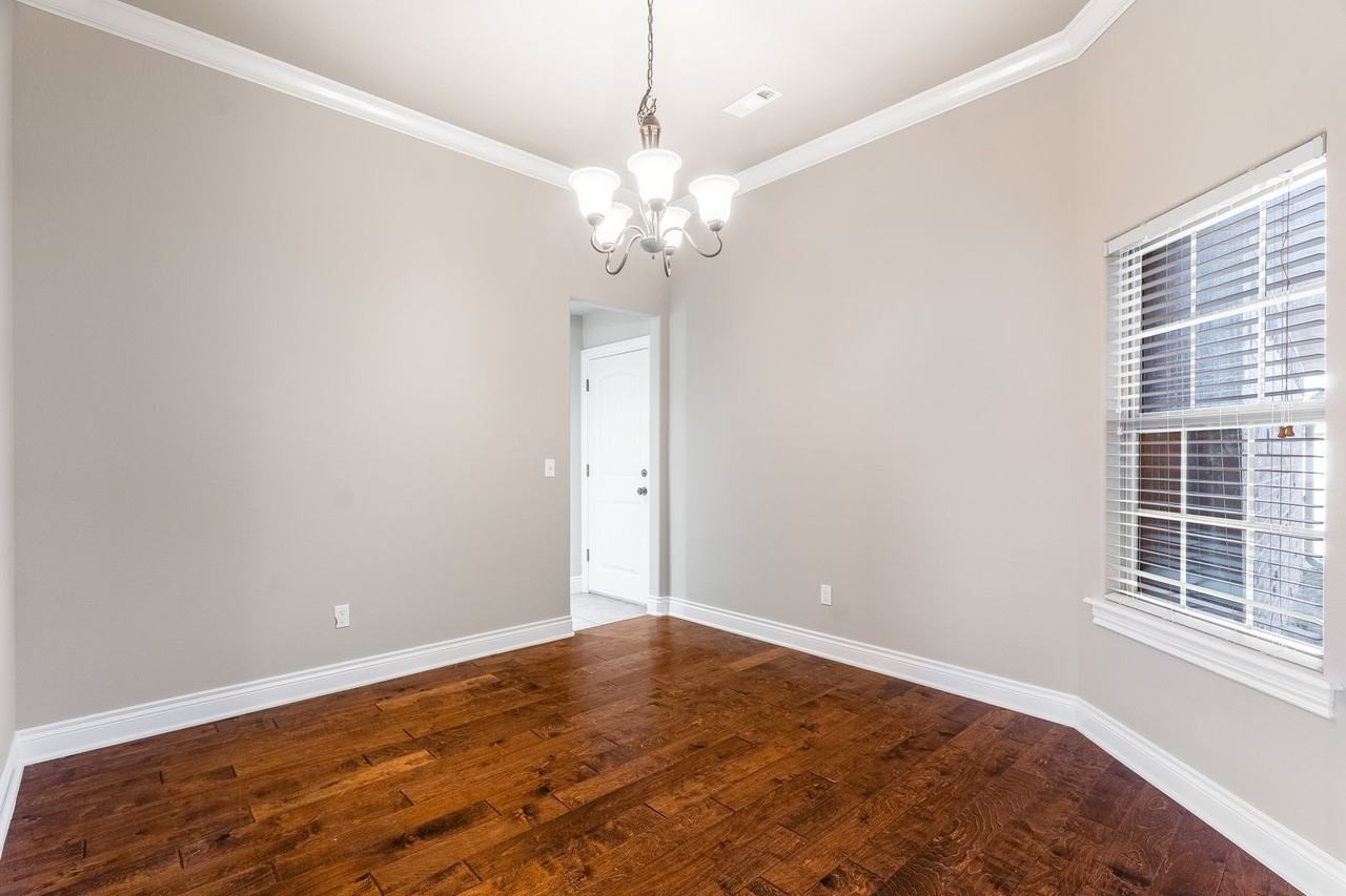 7587 Brooklyn Ave - Photo 5 of 15