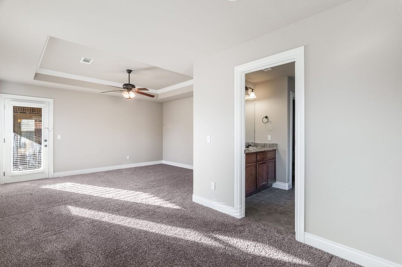 7587 Brooklyn Ave - Photo 7 of 15