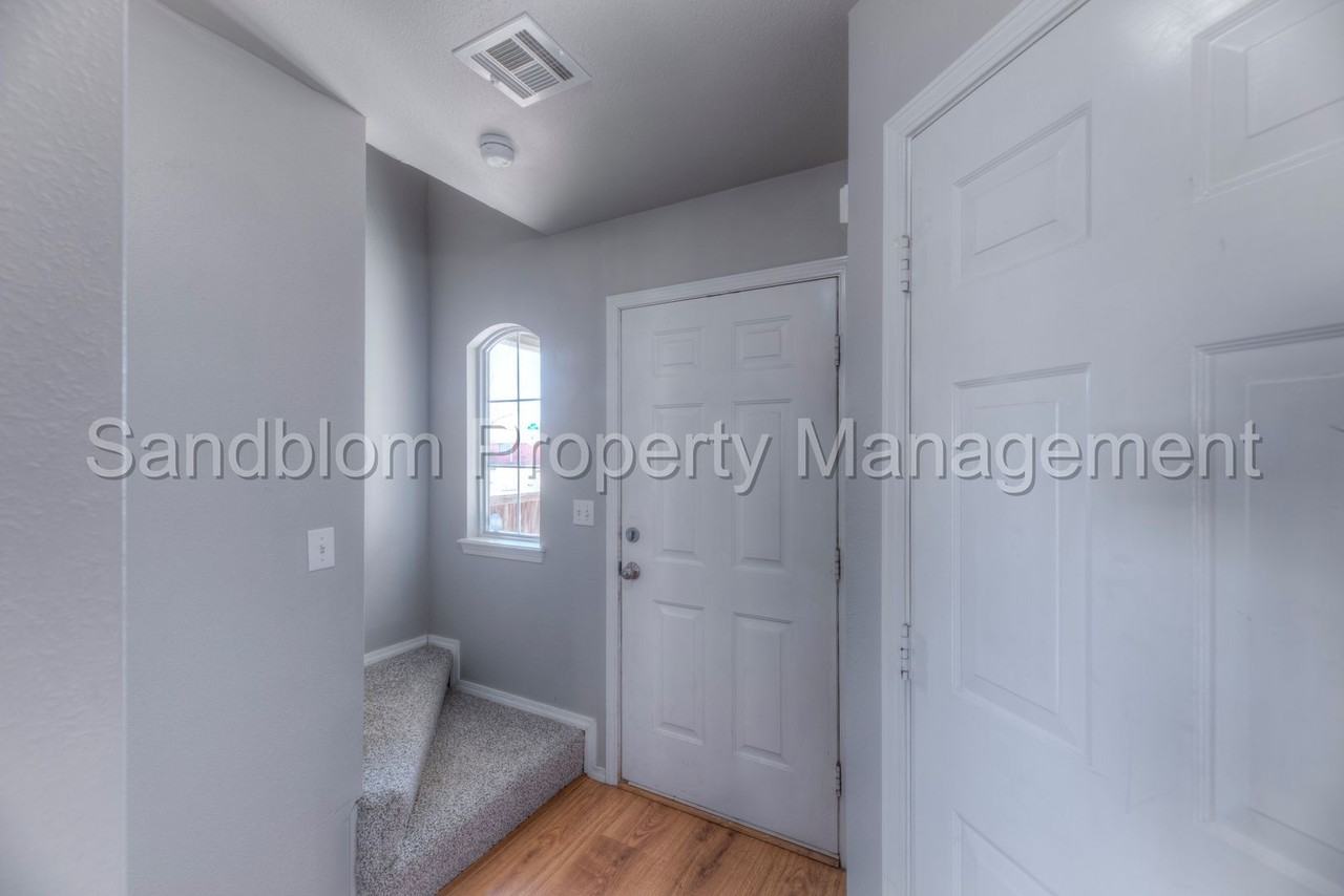 315 W J St - Photo 3 of 22