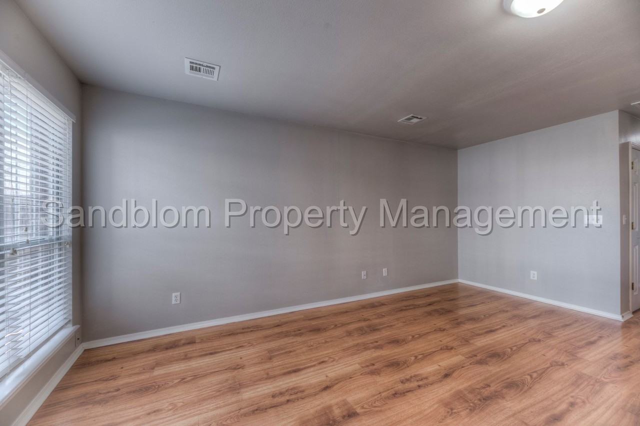 315 W J St - Photo 6 of 22