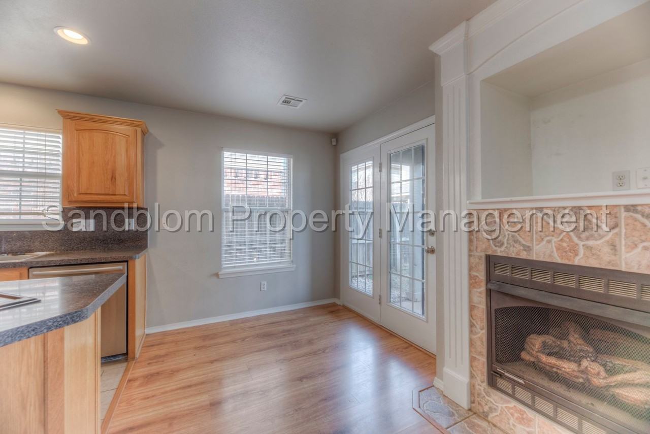 315 W J St - Photo 7 of 22