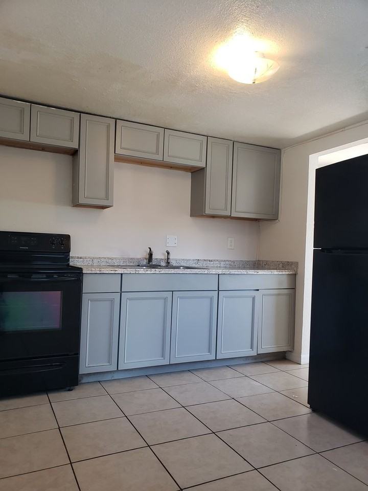 3711 Avenue J Nw - Photo 3 of 6