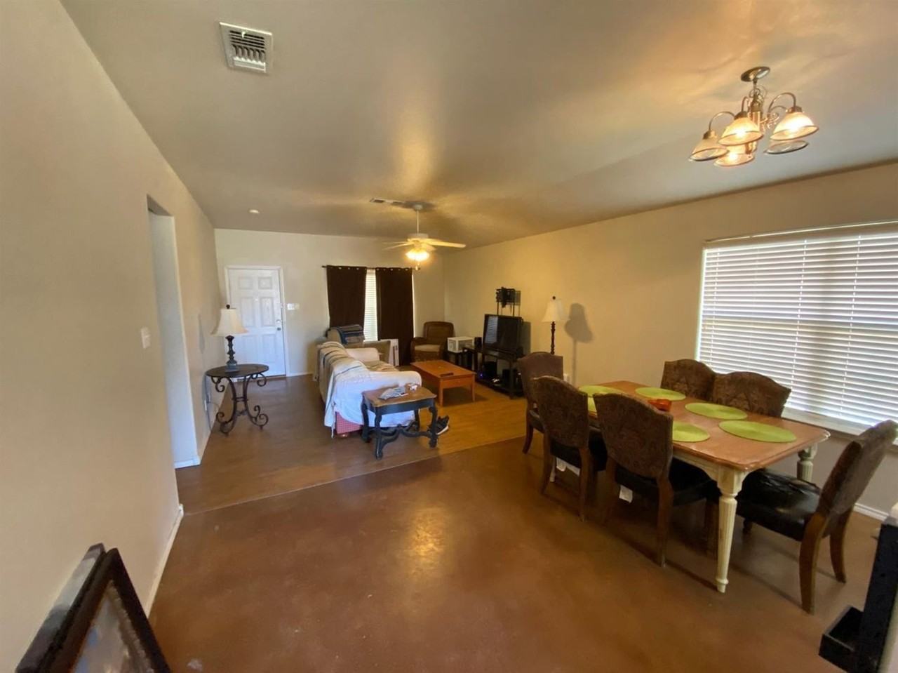 6537 92nd St - Photo 6 of 9