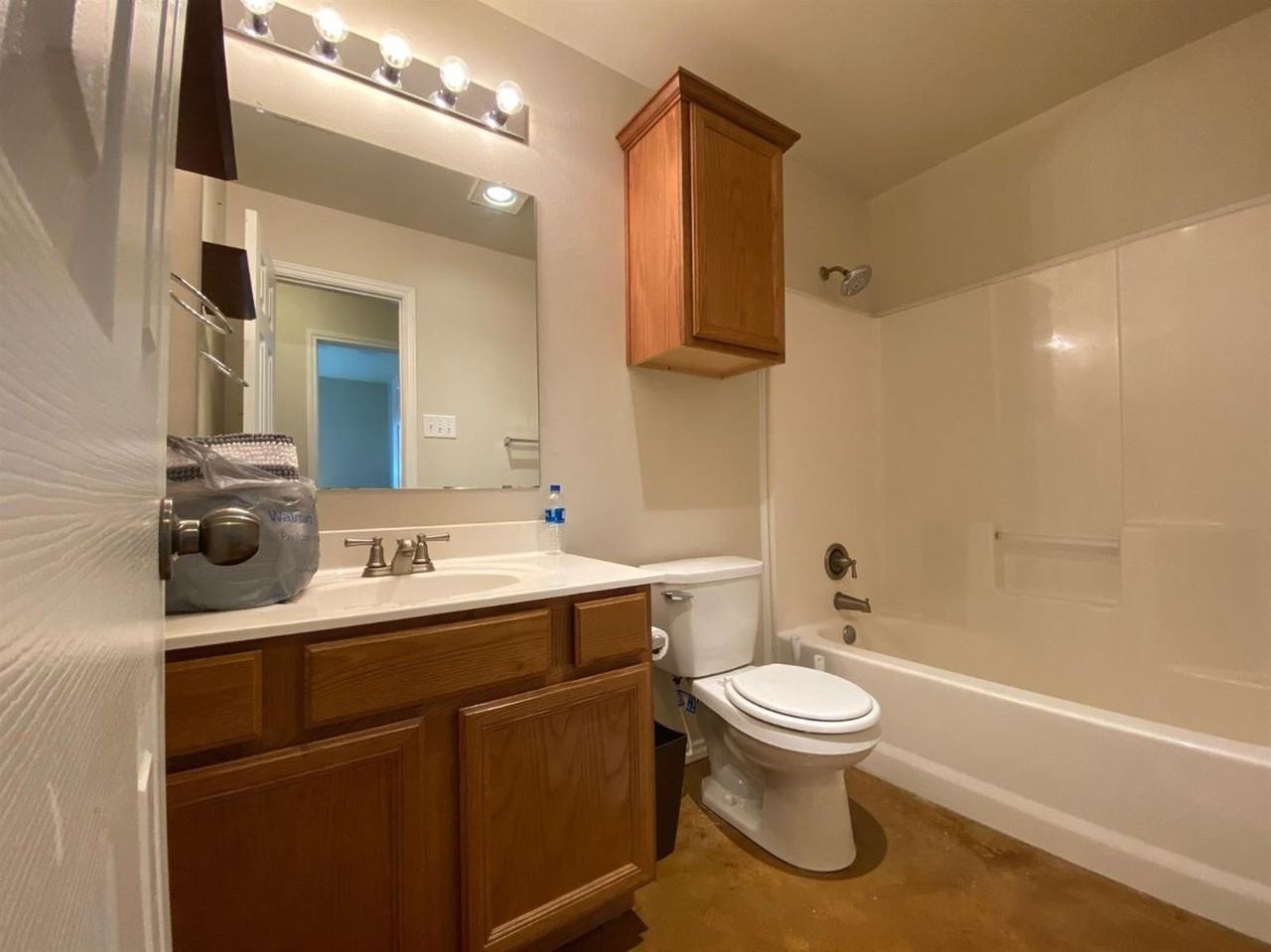 6537 92nd St - Photo 7 of 9