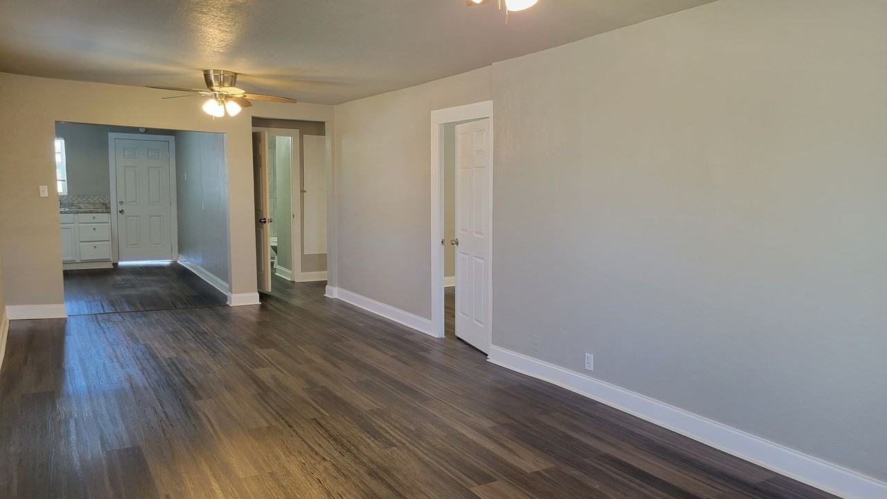 340 S 6th St - Photo 5 of 31