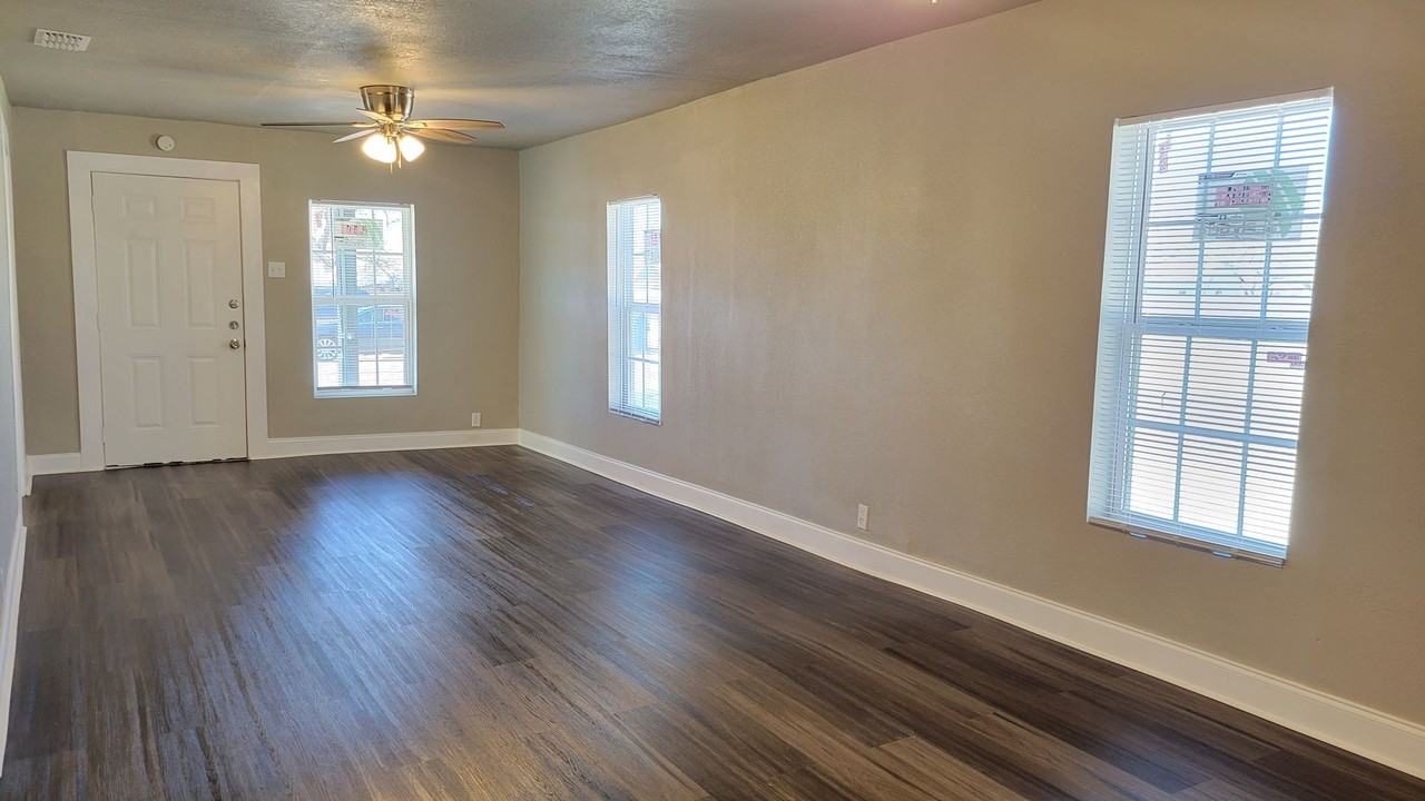 340 S 6th St - Photo 7 of 31