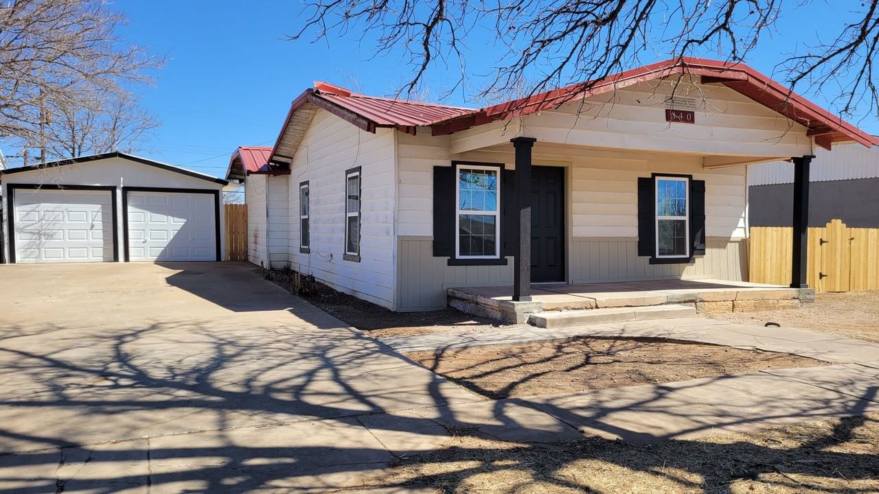 340 S 6th St - Photo 2 of 31