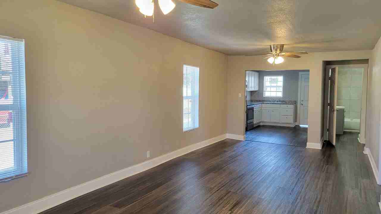 340 S 6th St - Photo 4 of 31