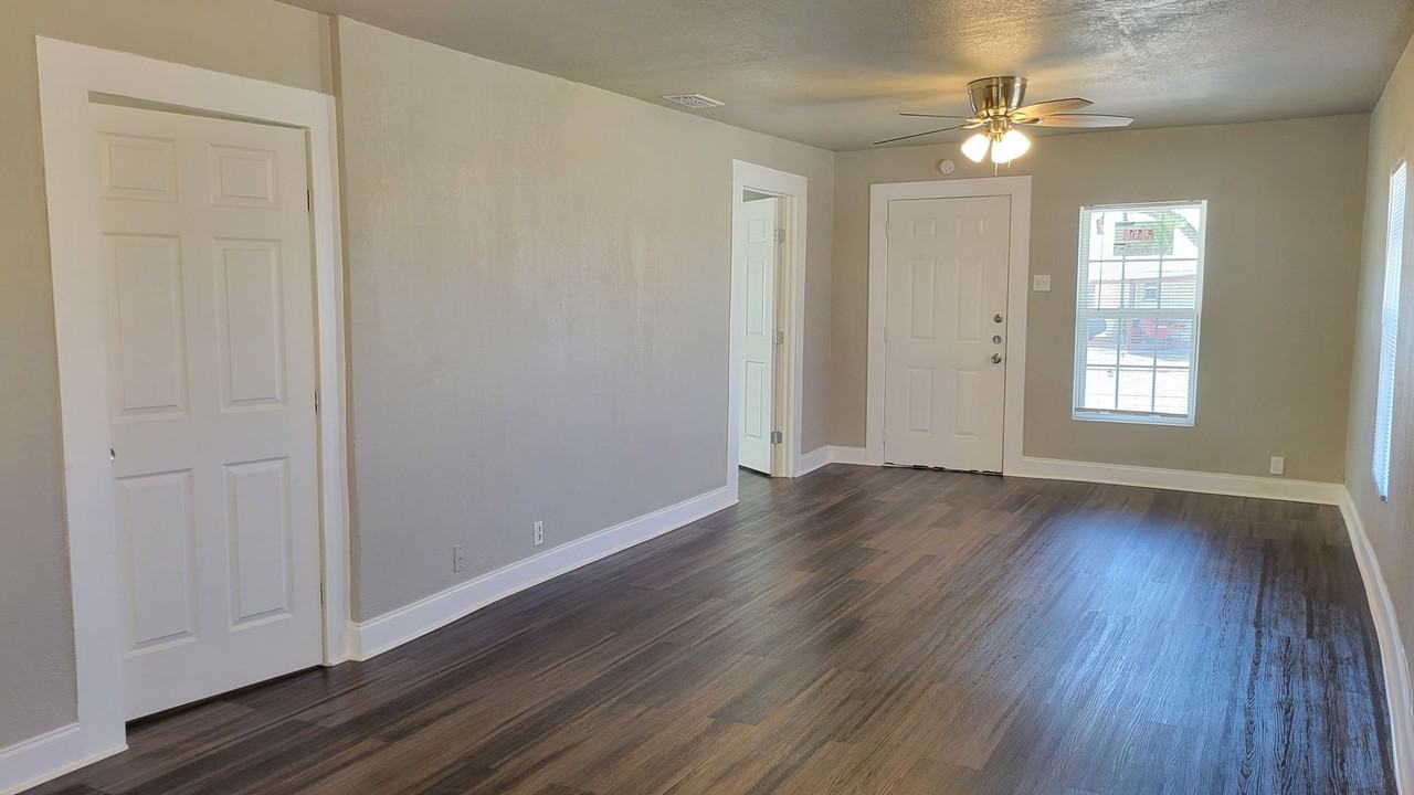 340 S 6th St - Photo 6 of 31