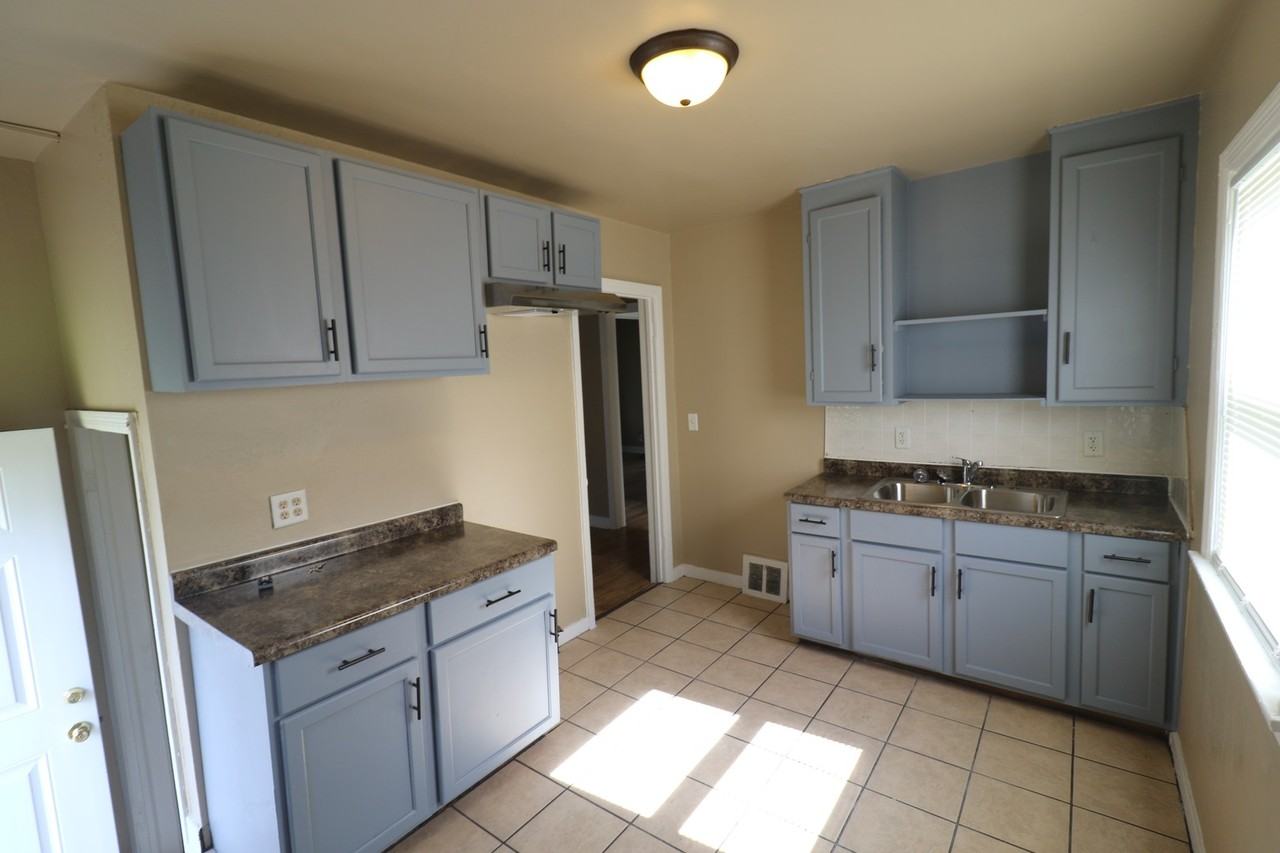 2136 Rhode Island St - Photo 3 of 8