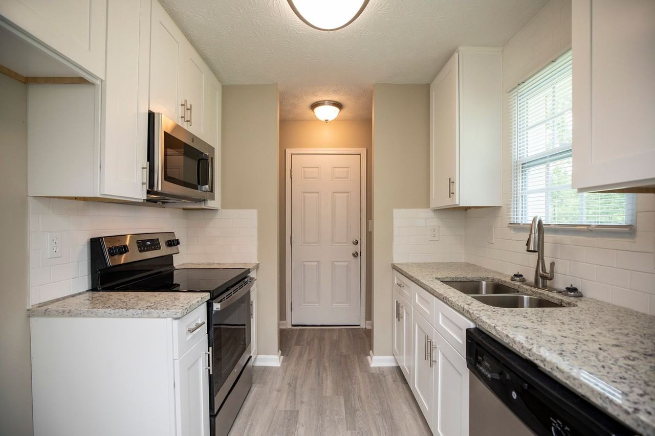 1312 Dunbarton Rd - Photo 3 of 31