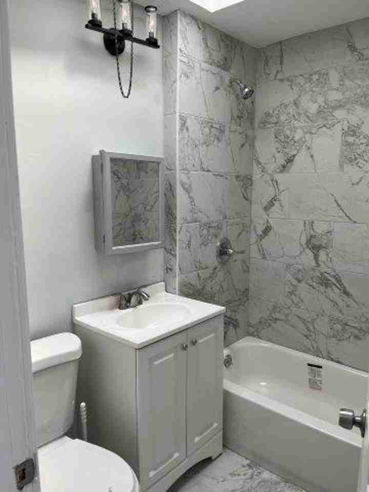 666 E Wensley St - Photo 2 of 6