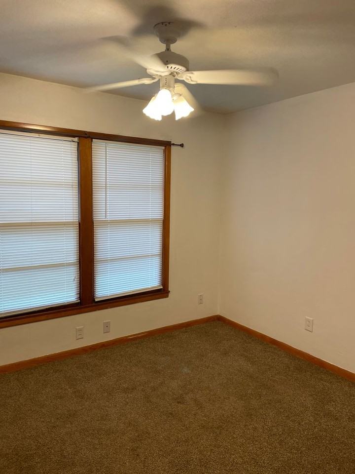 917 Westmoreland St - Photo 3 of 20