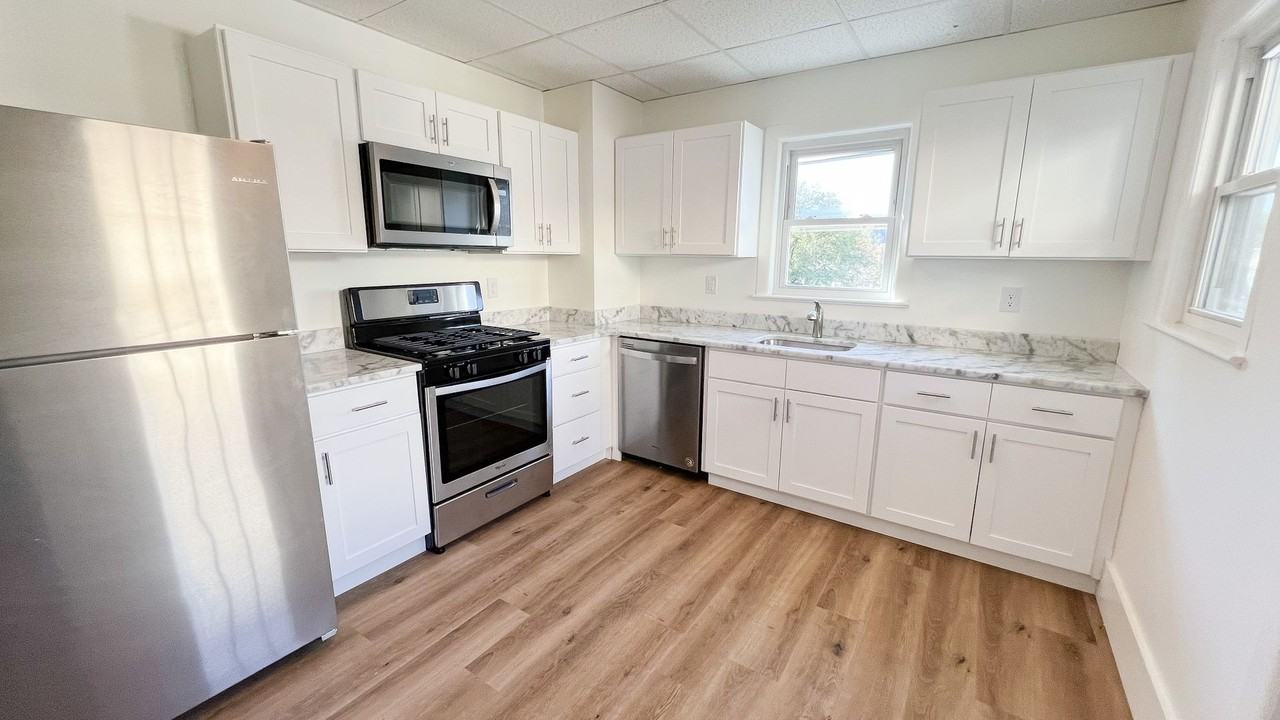 1396 Newport Ave - Photo 3 of 11