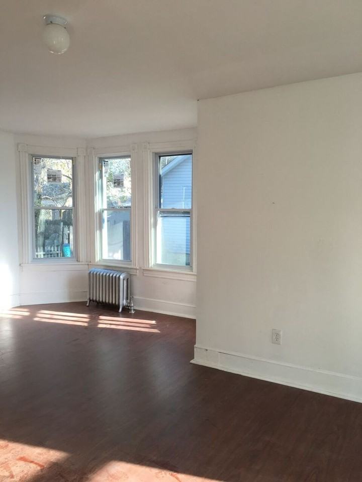 2134 42nd St - Photo 3 of 9