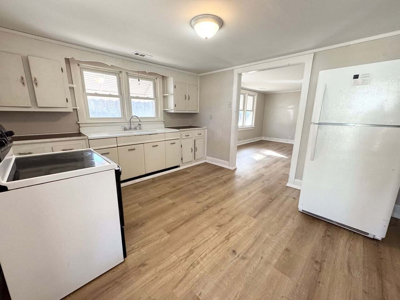 1005 Parsonage St - Photo 2 of 10