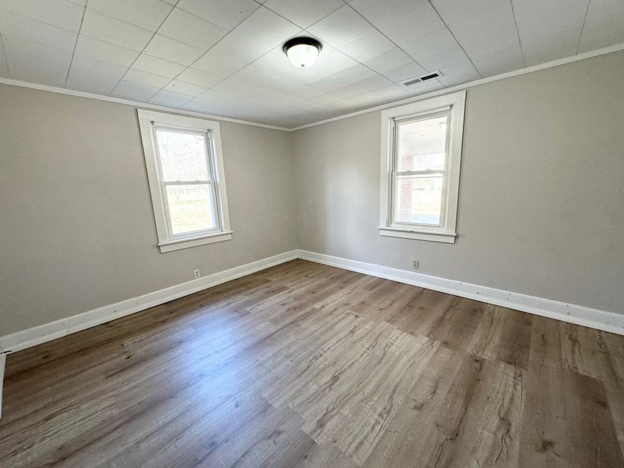 1005 Parsonage St - Photo 3 of 10