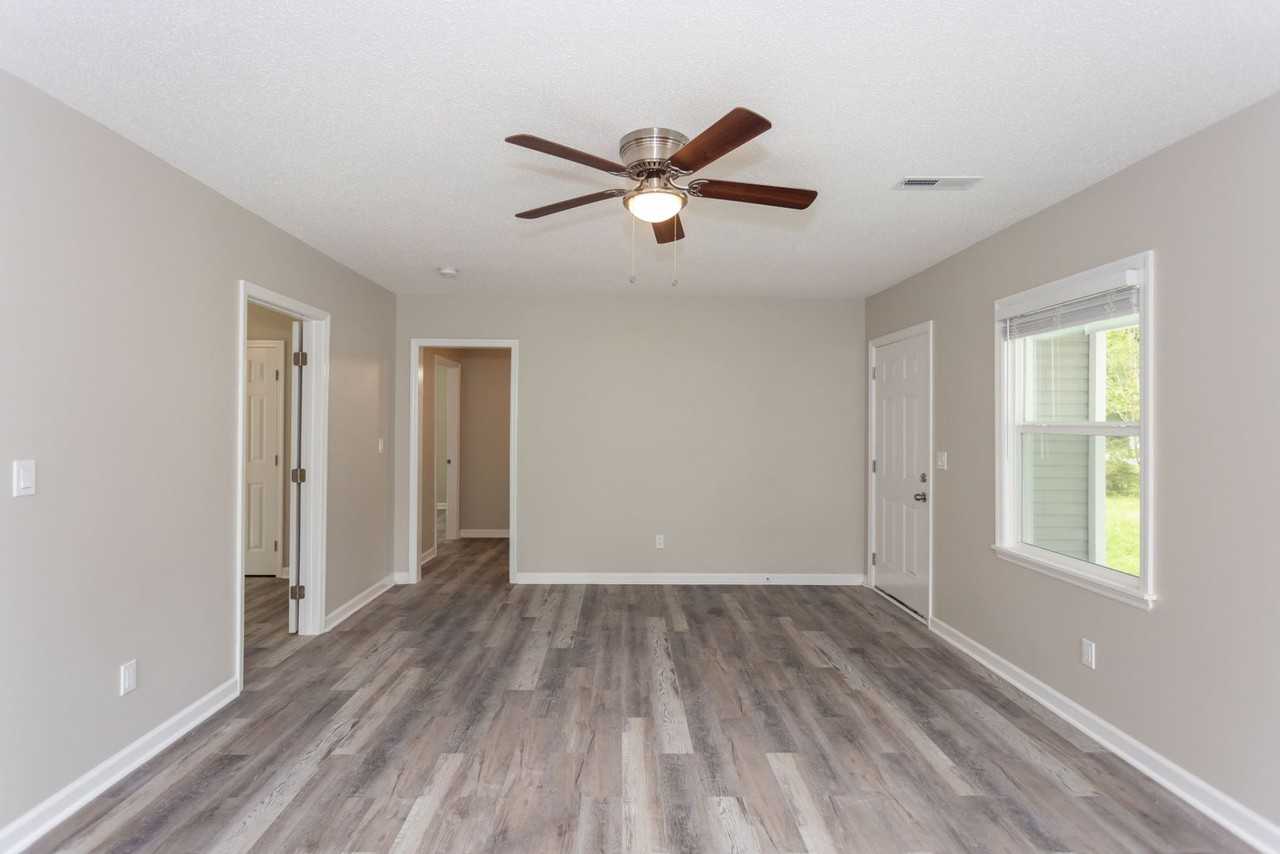 117 Carolina Ave - Photo 6 of 32