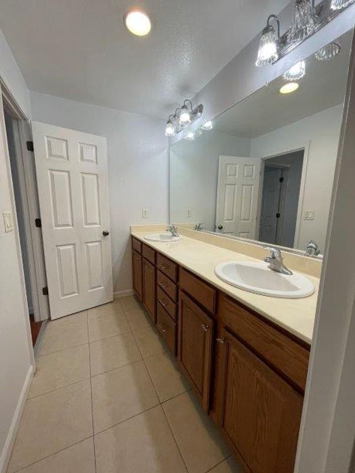 7499 Splendid Way - Photo 6 of 19