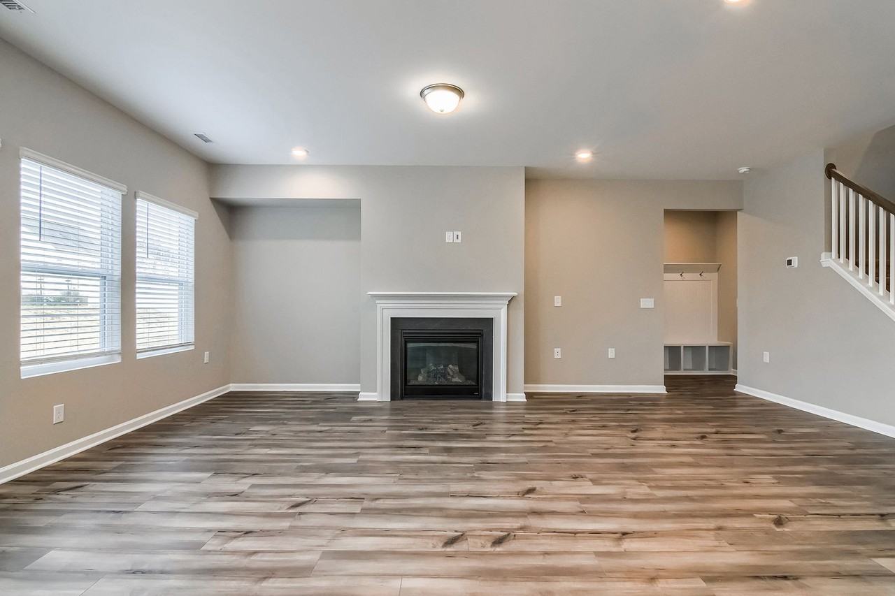 3917 Eccles Ln - Photo 3 of 23