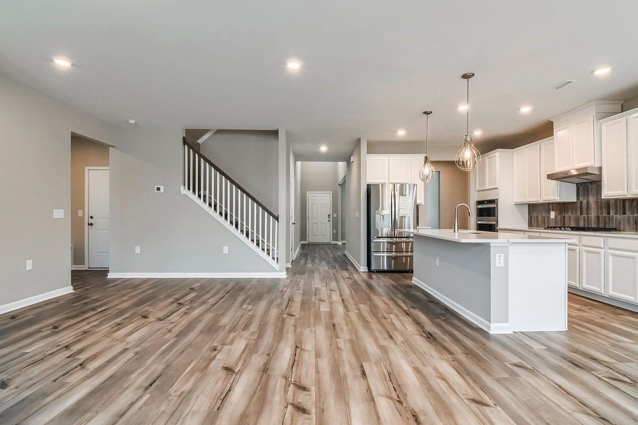 3917 Eccles Ln - Photo 4 of 23