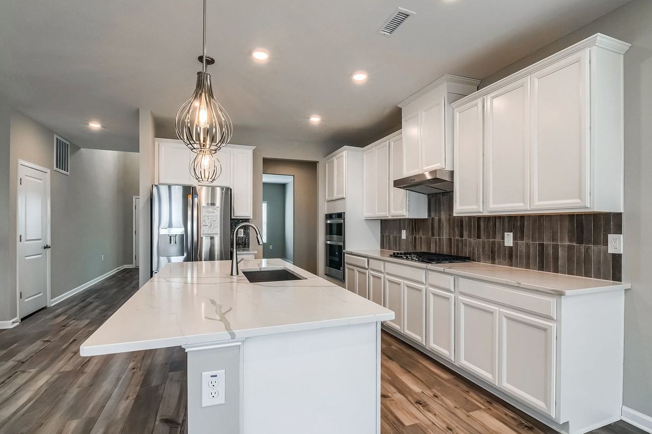 3917 Eccles Ln - Photo 5 of 23