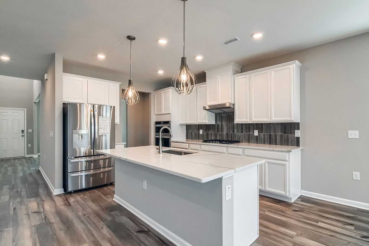 3917 Eccles Ln - Photo 6 of 23