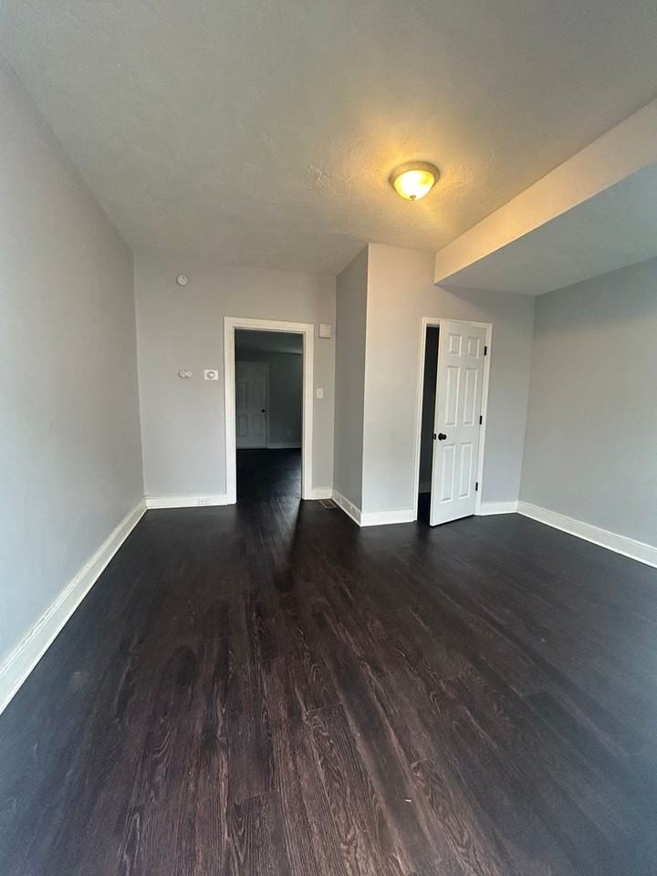 225 Grantley St - Photo 2 of 15