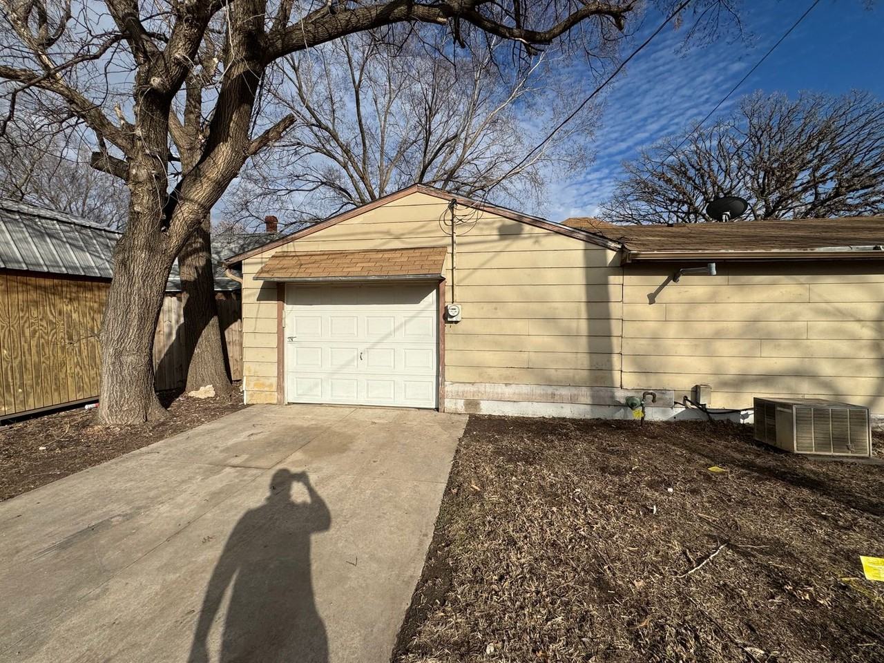 101 N Commercial Ave - Photo 2 of 14