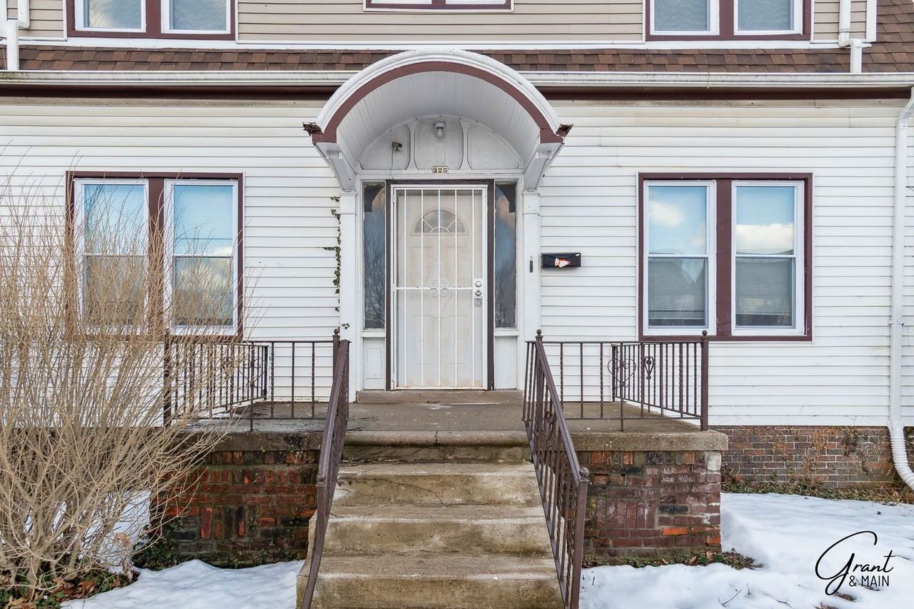 325 W Nevada St - Photo 2 of 21