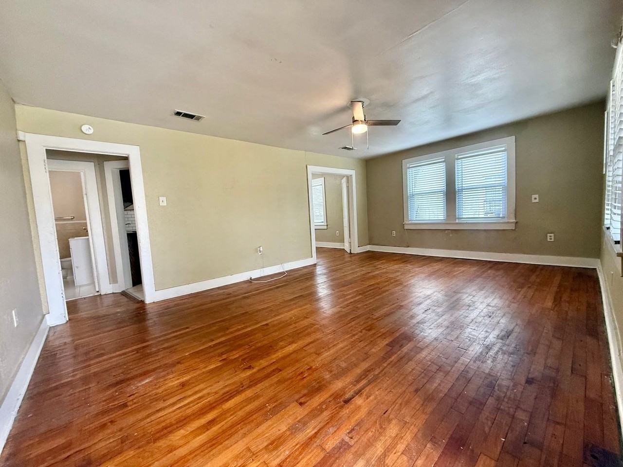 835 Iris St - Photo 5 of 13