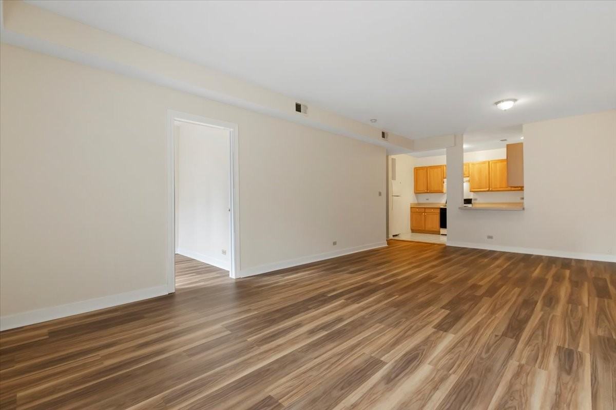 3504 N Sheffield Ave #2 - Photo 4 of 11