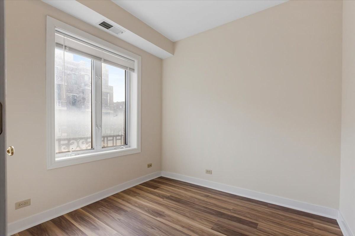 3504 N Sheffield Ave #2 - Photo 5 of 11