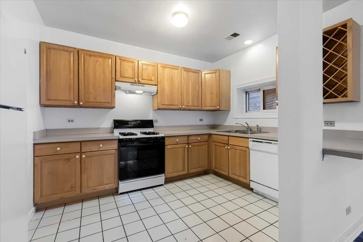 3504 N Sheffield Ave #2 - Photo 6 of 11