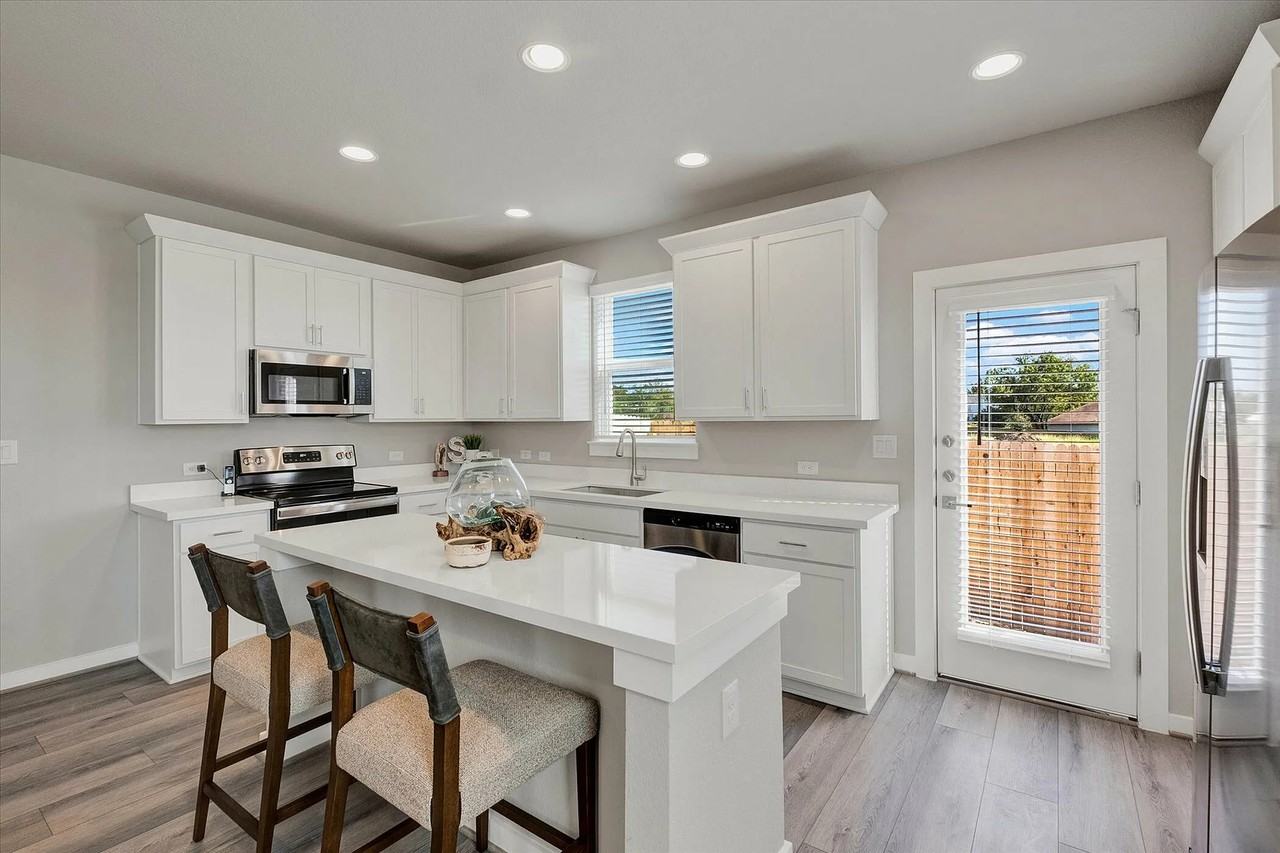 300 South Water Lane - Photo 2 of 14