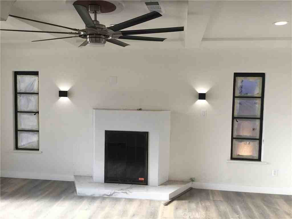 1574 N Orange Grove Ave - Photo 4 of 35